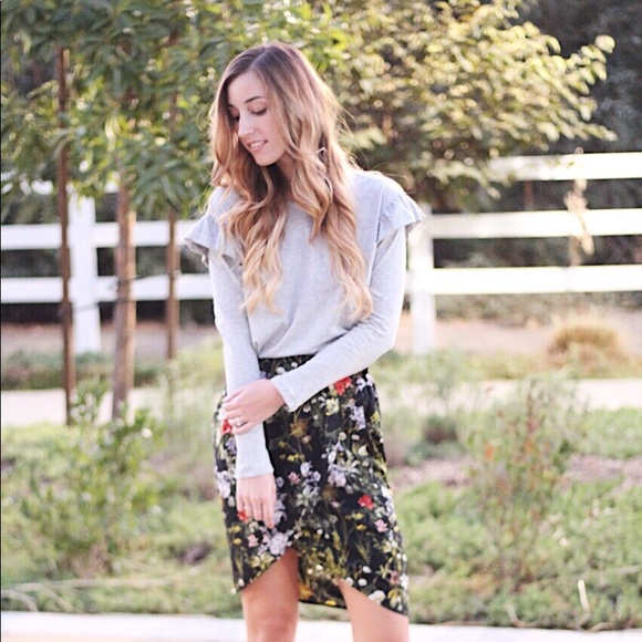 black floral skirt - Picture 4 of 4